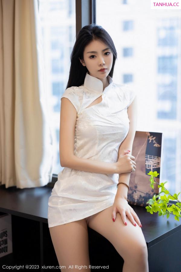 可乐Vicky  [XiuRen]高清写真图 2023.10.11 No.7493 可乐Vicky 美腿旗袍第18张图片